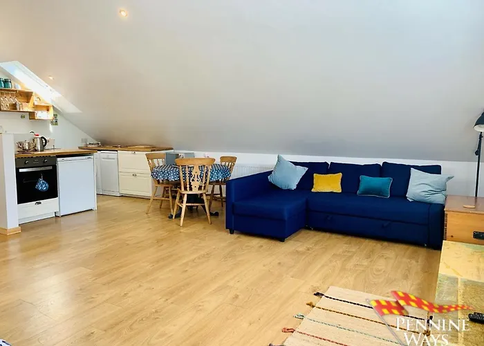 The Boat House, Spacious Village Apartamento