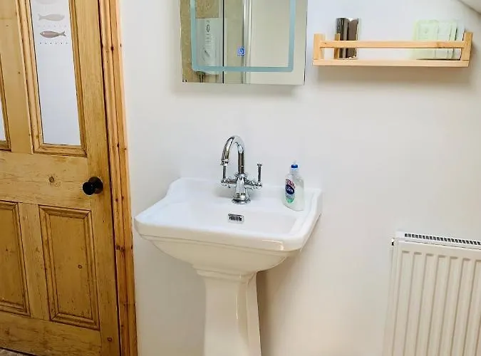 The Boat House, Spacious Village Apartamento *